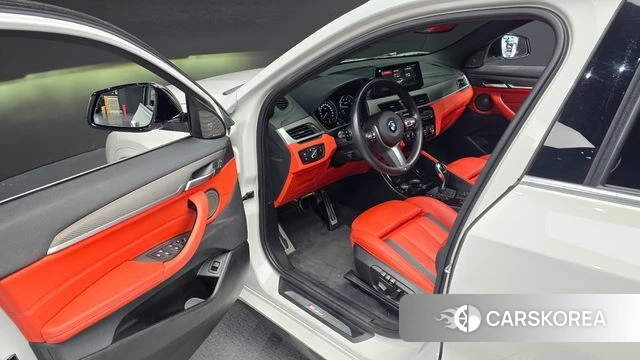 BMW X2 (F39) 2023 Белый из Кореи, фото 2