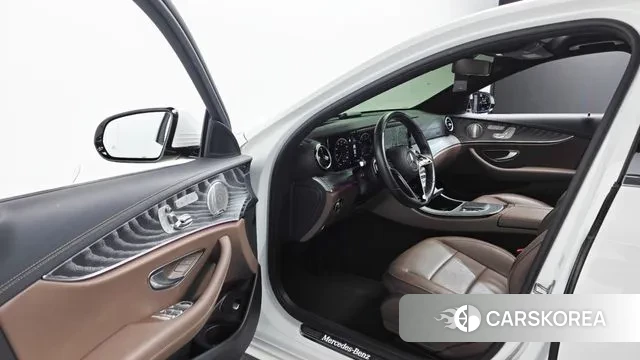 Mercedes-Benz E-Class W213 2022 Белый из Кореи, фото 2