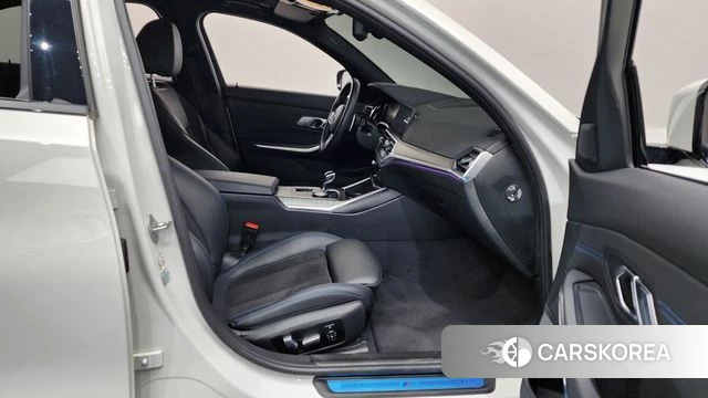 BMW 3 Series (G20) 2021 Белый из Кореи, фото 2