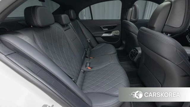Mercedes-Benz E-Class W214 2025 Белый из Кореи, фото 2
