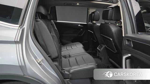 Volkswagen Tiguan Allspace 2020 Серебряный из Кореи, фото 2