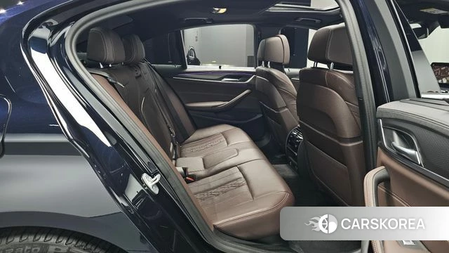 BMW 5 Series (G30) 2022 Черный из Кореи, фото 2