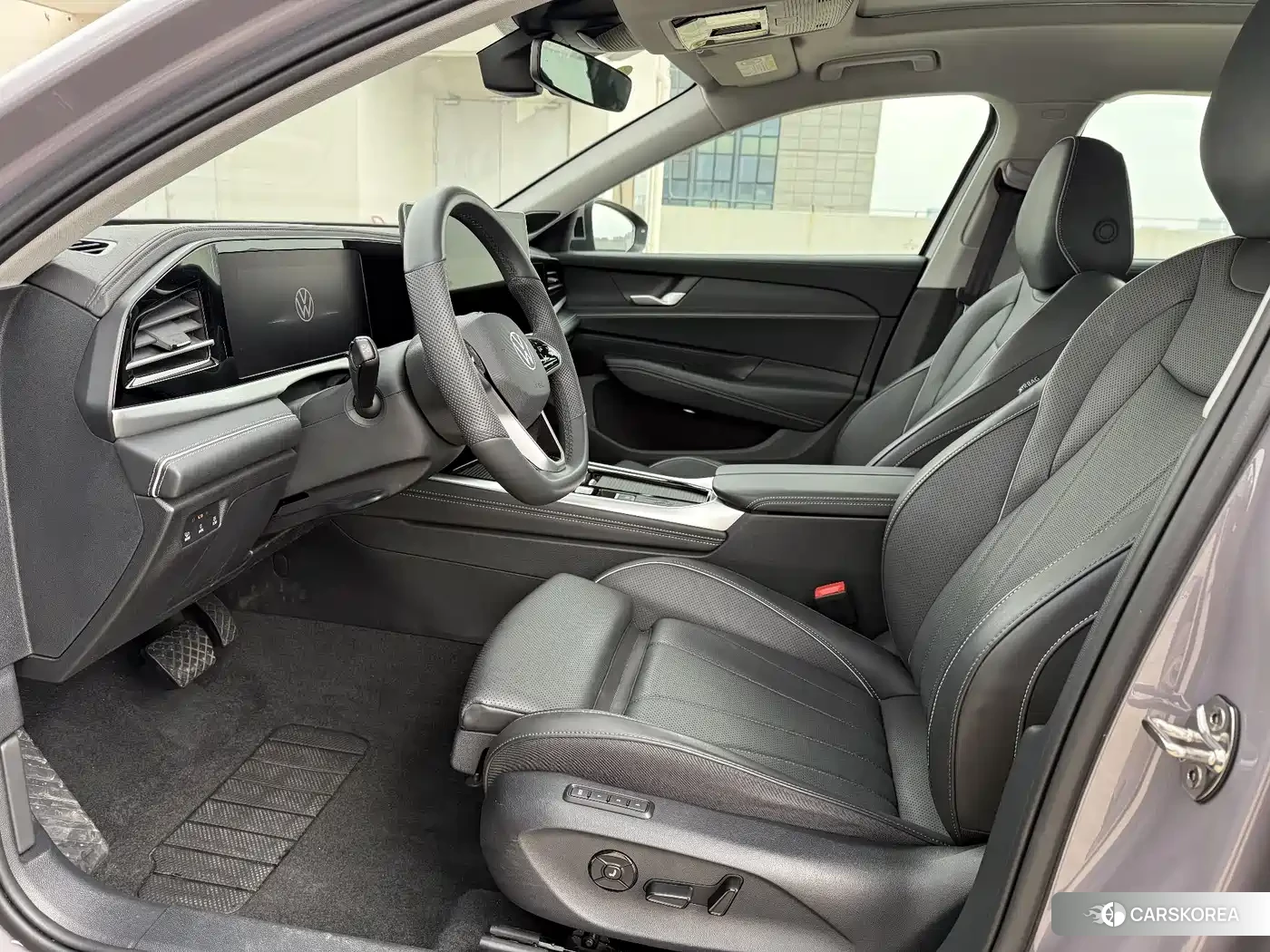 Volkswagen Passat 2025 Silver/gray из Китая, фото 2