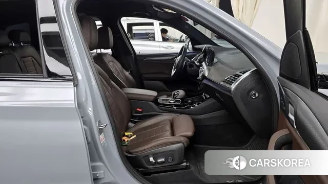 BMW X3 (G01) 2022 Светло-серебряный цвет из Кореи, фото 2