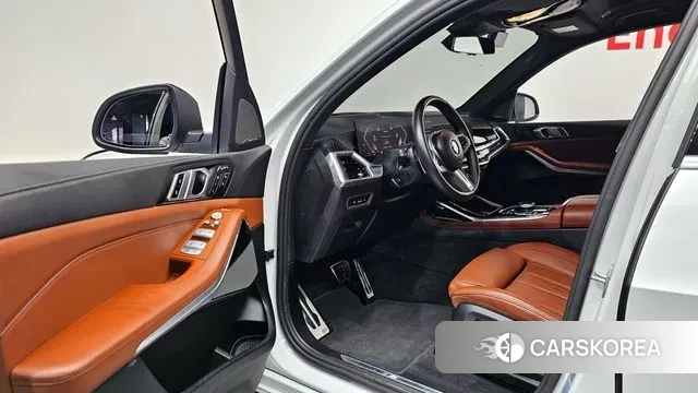 BMW X7 (G07) 2023 Белый из Кореи, фото 2