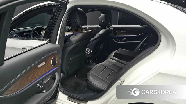 Mercedes-Benz E-Class W213 2022 Белый из Кореи, фото 2