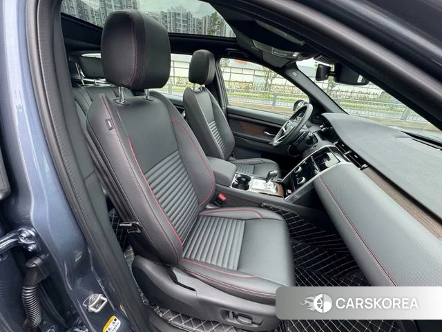 Land Rover Discover Sports PHEV 2023 Темно-серый из Китая, фото 2