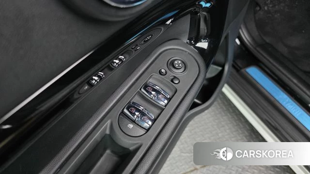 Mini Cooper Countryman 2022 Черный из Кореи, фото 2