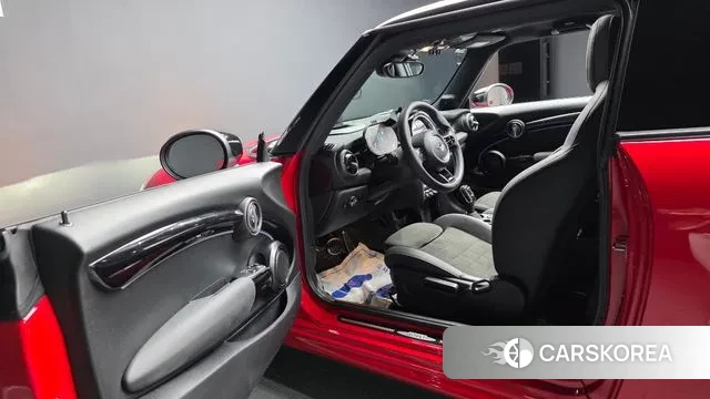 Mini Cooper S 2023 Красный из Кореи, фото 2