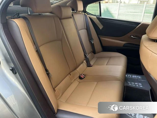Lexus ES 2021 Серебристо-серый из Китая, фото 2