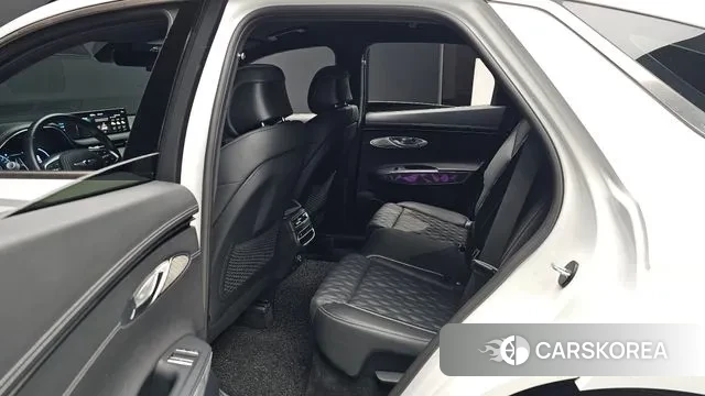 Genesis GV70 2023 Белый из Кореи, фото 2