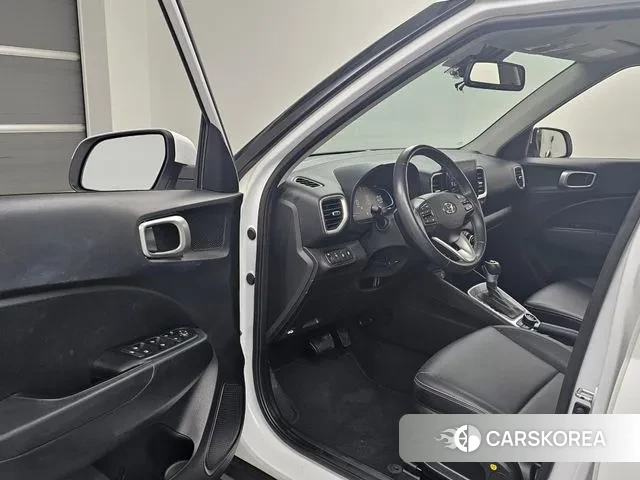 Hyundai Venue 2023 Белый из Кореи, фото 2