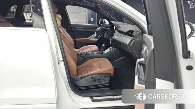 Audi Q3 (F3) 2023 Белый из Кореи, фото 2