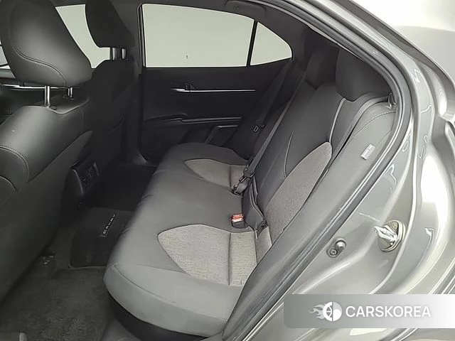 Toyota Camry (XV70) 2022 Серый из Кореи, фото 2