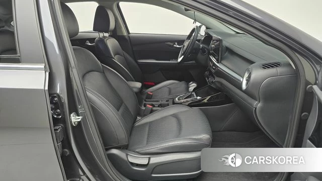 Kia The New K3 2nd generation 2023 Серый из Кореи, фото 2