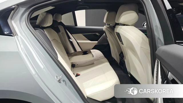 BMW 5 Series (G60) 2025 Серый из Кореи, фото 2