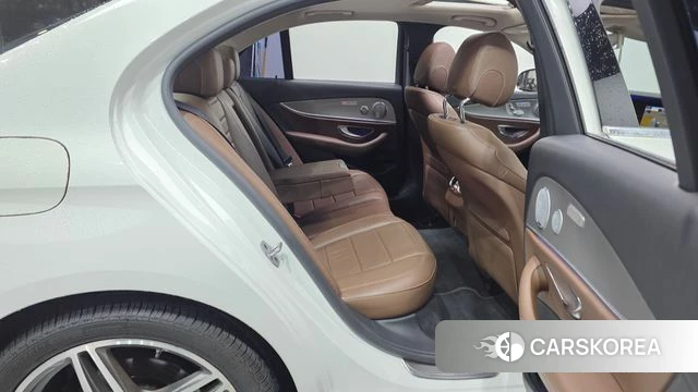 Mercedes-Benz E-Class W213 2018 Белый из Кореи, фото 2
