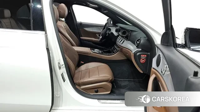 Mercedes-Benz E-Class W213 2021 Белый из Кореи, фото 2