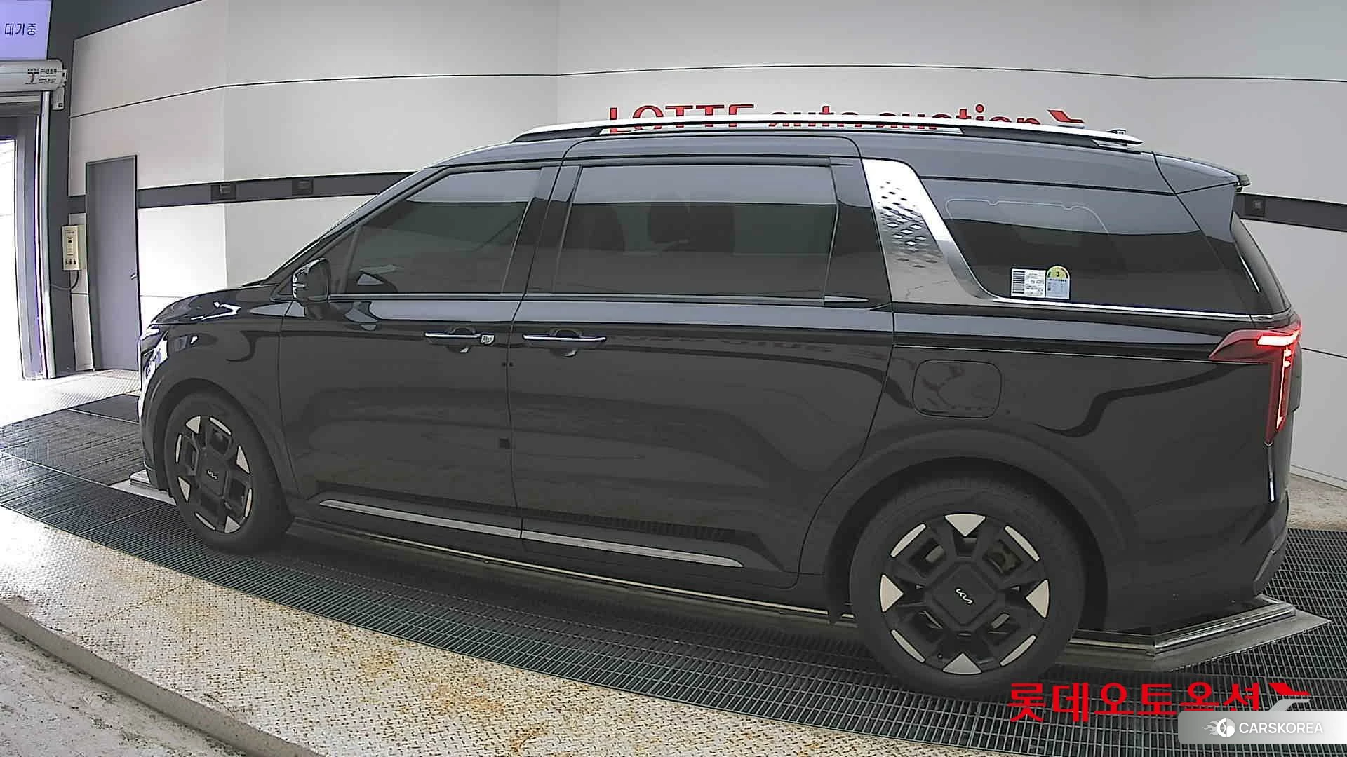 Kia Carnival 2025 Черный из Кореи, фото 2
