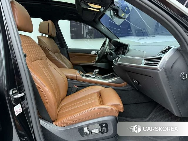 BMW X7 2021 Черный из Китая, фото 2