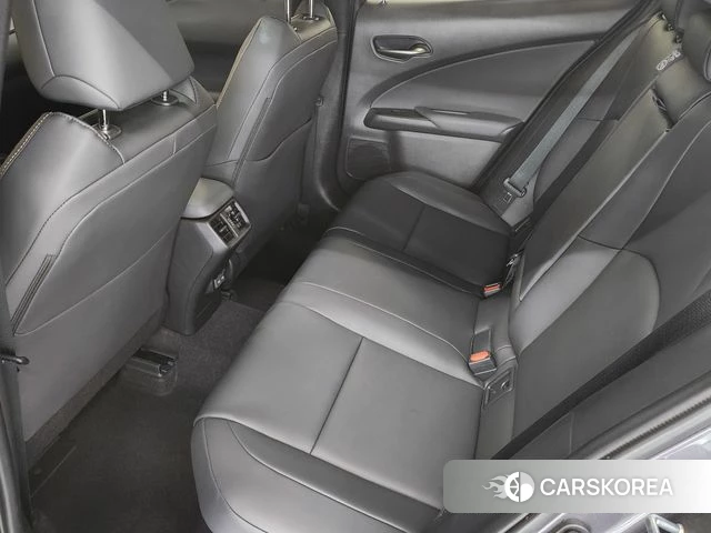 Lexus UX300h 2025 Серый из Кореи, фото 2