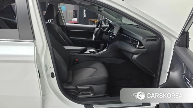 Toyota Camry (XV70) 2024 Белый из Кореи, фото 2