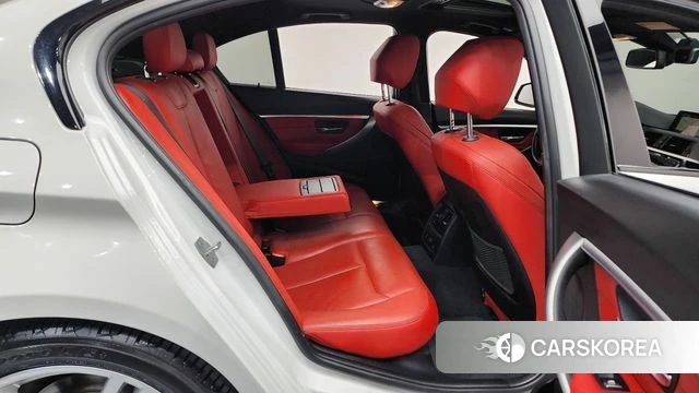 BMW 3 Series (F30) 2018 Белый из Кореи, фото 2