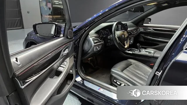 BMW 7 Series (G11) 2018 Черный из Кореи, фото 2