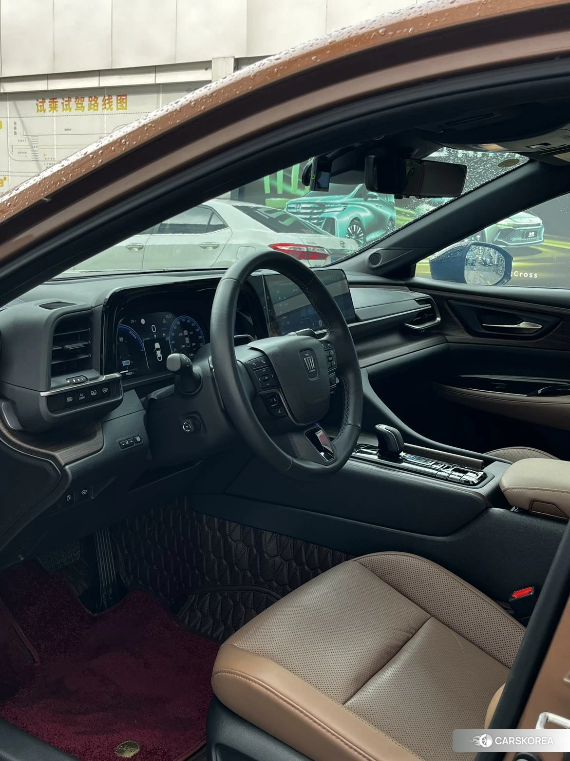 Toyota Crown (imported) 2024 Коричневый из Китая, фото 2