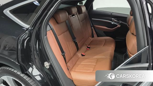 Audi e-Tron 2023 Черный из Кореи, фото 2