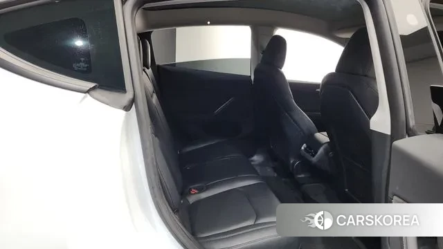 Tesla Model Y 2024 Белый из Кореи, фото 2