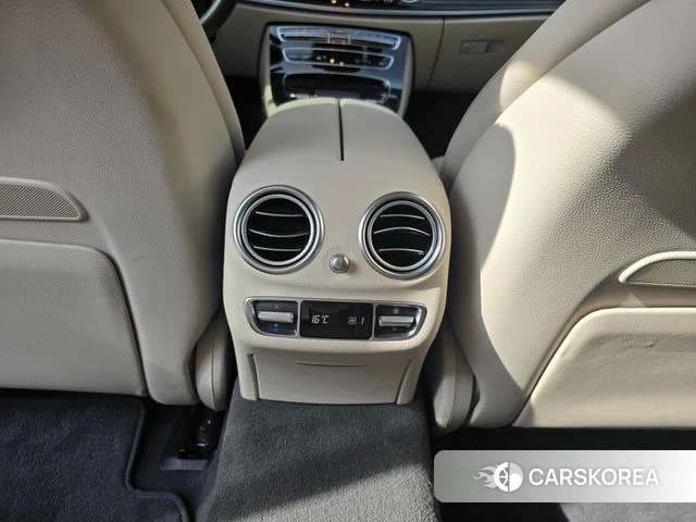 Mercedes-Benz E-Class W213 2023 Белый из Кореи, фото 2