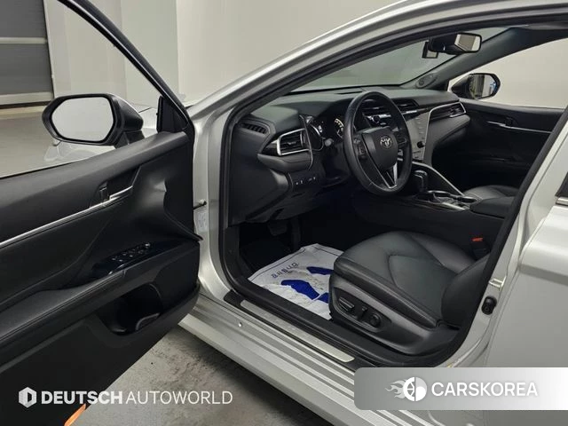Toyota Camry (XV70) 2018 Серебряный из Кореи, фото 2