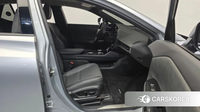 Lexus RZ450e 2023 Серебряный из Кореи, фото 2
