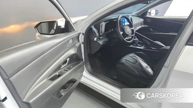 Hyundai Avante Hybrid (CN7) 2023 Белый из Кореи, фото 2