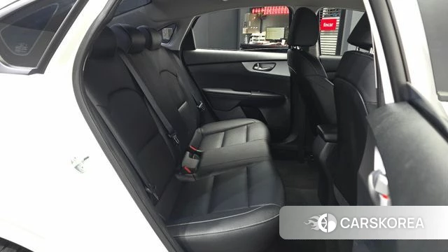 Kia The New K3 2nd generation 2023 Белый из Кореи, фото 2