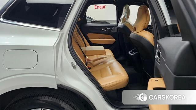 Volvo XC60 second Generation 2023 Белый из Кореи, фото 2