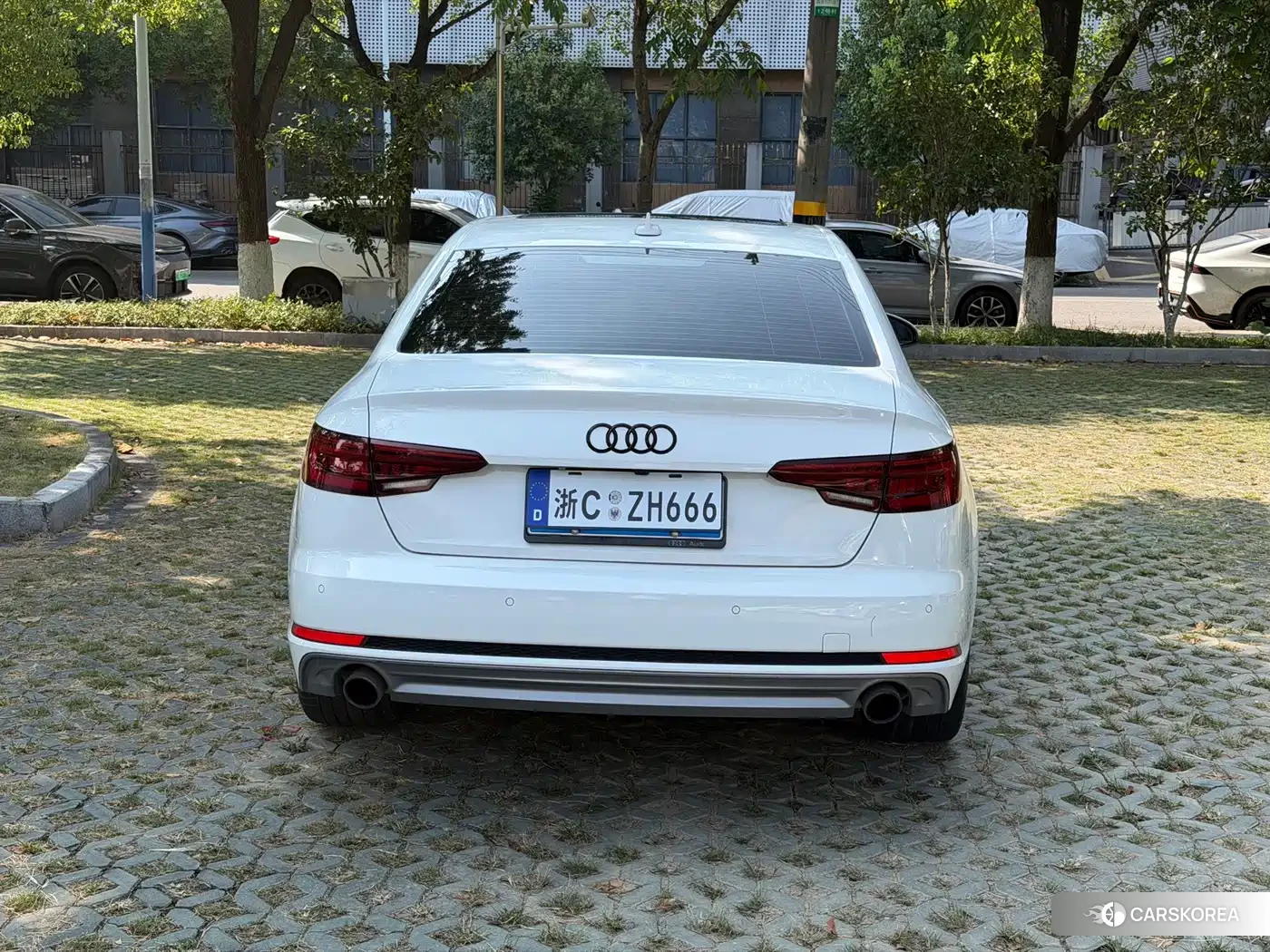 Audi A4L 2018 Белый из Китая, фото 2