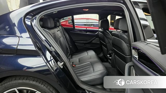 BMW 5 Series (G30) 2022 Черный из Кореи, фото 2