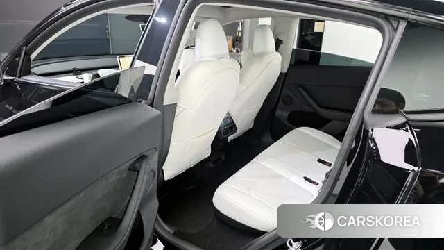 Tesla Model Y 2025 Черный из Кореи, фото 2