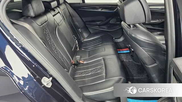 BMW 5 Series (G30) 2021 Черный из Кореи, фото 2