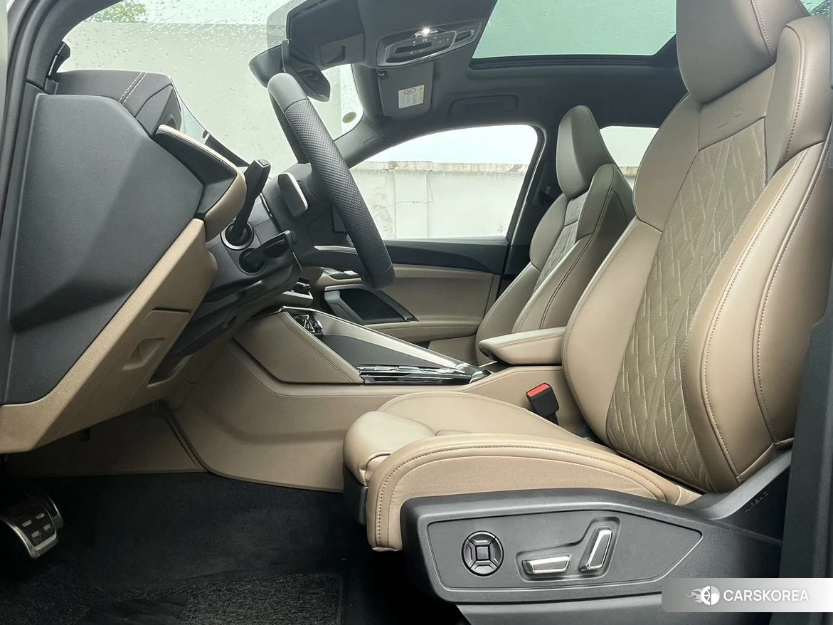 Audi Q5L 2026 Серебристо-серый из Китая, фото 2