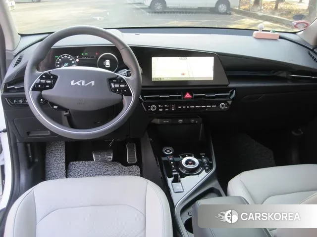 Kia Di Ol Nu Niro 2023 Белый из Кореи, фото 2