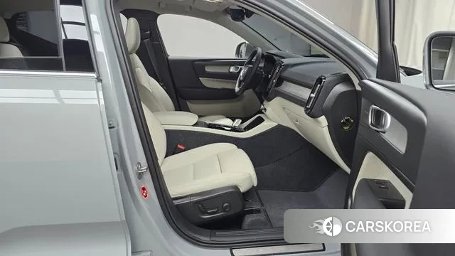 Volvo XC40 2024 Серый из Кореи, фото 2