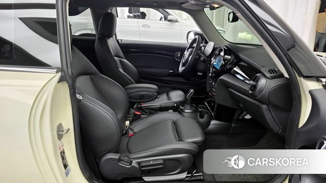 Mini Cooper 2022 Жемчужный цвет из Кореи, фото 2