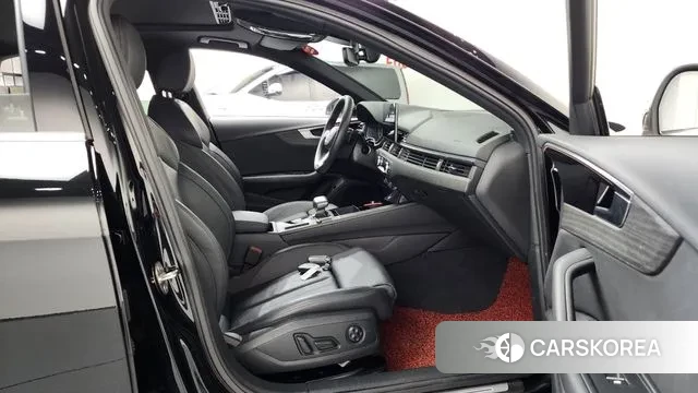 Audi A4 (B9) 2023 Черный из Кореи, фото 2