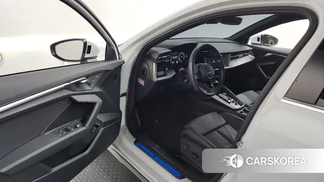 Audi A3 (8Y) 2023 Белый из Кореи, фото 2