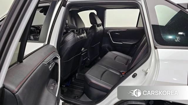 Toyota RAV4 5th Generation 2023 Белый из Кореи, фото 2