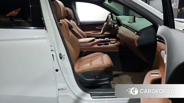 Genesis GV70 2023 Белый из Кореи, фото 2