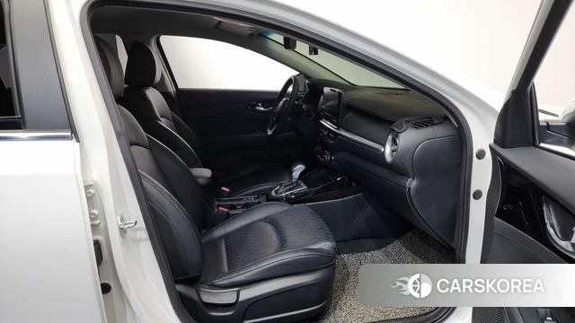 Kia The New K3 2nd generation 2021 Белый из Кореи, фото 2